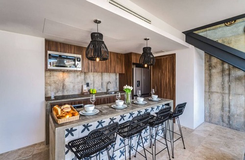 Zama Condo | 3 Level Heaven PH w Private Jacuzzi | Big Gym Access