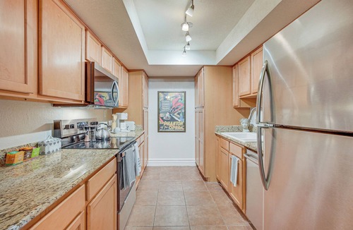 Arcadia Lite Condo | 3 Mi to Camelback Mtn! Snowbird Escape w/Pool
