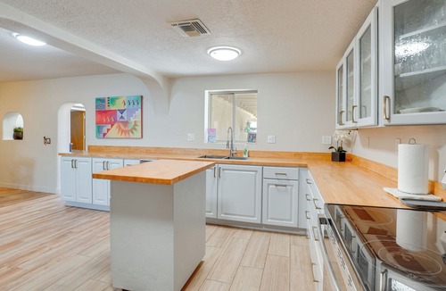 Campus Farm House | 3 Mi to University of Arizona Campus! Group Escape