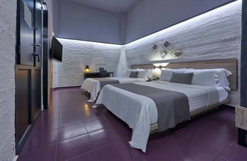 Historic Center Hotel | 3 Queen Rooms in 19th-Century Building Near Historic Attractions and Museums