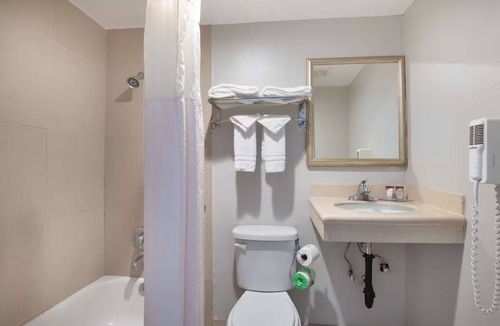 Feldman's Hotel | 3 Rooms Near Rialto Theatre, University Campus & Tucson Entertainment