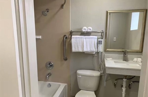 Feldman's Hotel | 3 Rooms Near Rialto Theatre, University Campus & Tucson Entertainment