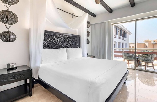 Zona Hotelera Hotel | 3 Serene 2BR Resort Suites – Tropical Landscaping & Multiple Sparkling Pools
