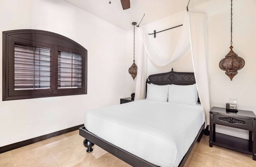 Zona Hotelera Hotel | 3 Serene 2BR Resort Suites – Tropical Landscaping & Multiple Sparkling Pools