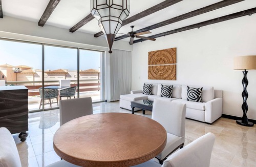 Zona Hotelera Hotel | 3 Serene 2BR Resort Suites – Tropical Landscaping & Multiple Sparkling Pools