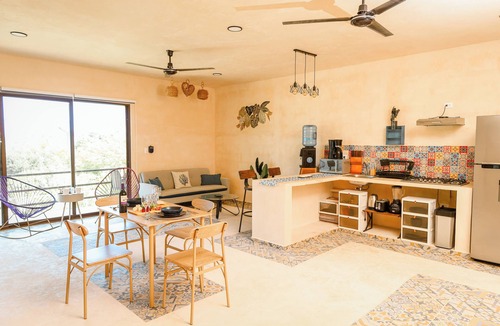 Chicxulub Puerto Apartment | 3BR Coastal Condo| Jacuzzi, Balcony & Pool |Casago