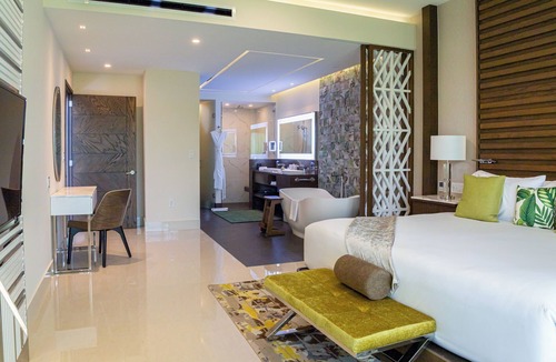 Puerto Juarez Resort | 3BR Penthouse Loft, Rooftop Ocean View Terrace, Save 45% vs Garza Blanca Direct