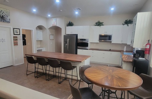 Florence House | 4-bedroom building in delightful Florence with cool AC, Relaxation backyard.