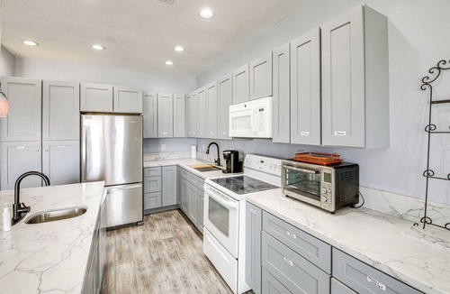 Bullhead City Cottage | 4 Mi to Casinos: Mtn-view Home in Bullhead City!