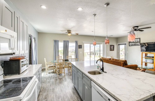 Bullhead City Cottage | 4 Mi to Casinos: Mtn-view Home in Bullhead City!