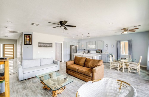 Bullhead City Cottage | 4 Mi to Casinos: Mtn-view Home in Bullhead City!