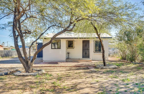 Tucson House | 4 Mi to Dtwn & Gem Show! Pet-Friendly Tucson Home