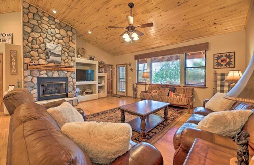 Torreon House | < 4 Mi to Fool Hollow Lake: Cabin w/Tranquil Deck