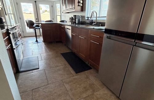 Woodridge House | 4B/2B - Glendale Good Vibes - pool/grill/fire pit/work space/Biz Wifi