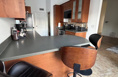 Woodridge House | 4B/2B - Glendale Good Vibes - pool/grill/fire pit/work space/Biz Wifi