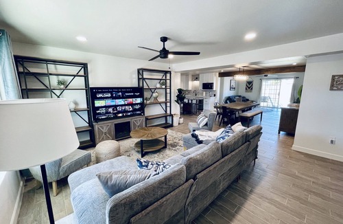 Paradise Valley Village House | 4bd/3ba - 2 suites N Phx putting green large yard