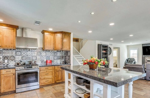 La Buena Vida House | 4BR Home w/Private Pool, Patio & Grill