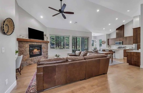 Williams House | 4BR Mountain Retreat w/Hot Tub Williams AZ