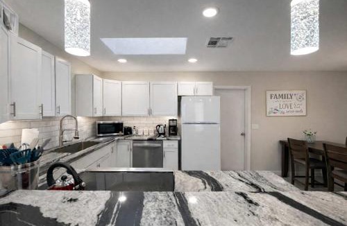 Lake Havasu City Villa | 4BR Private Compound-2 Villas-2 Hot Tub-Sleeps 12