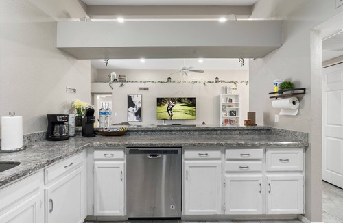 Covey House | 4BR Stylish Mid-Century Escape w/Pool & Luxe Vibes