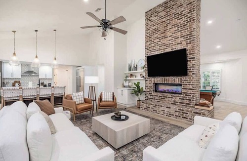 Central Scottsdale Apartment | 4Million Waterslide+Theatre+Gym+SportCourt