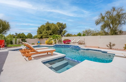 Stonegate House | 5 Bed Luxury Home w/NEW Heated Salt Water Pool/Hot Tub