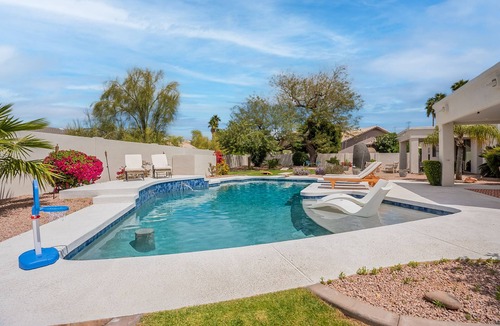 Stonegate House | 5 Bed Luxury Home w/NEW Heated Salt Water Pool/Hot Tub