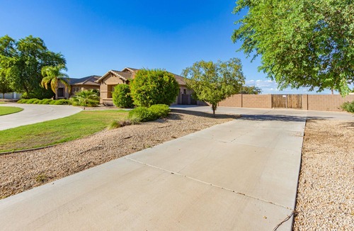 Copper Canyon Ranch House | 5 bedroom 1 level home on acre, gated community 20 minutes from stadium.