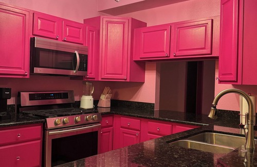 La Buena Vida House | 5 Bedroom with POOL- 5 MIN walk to State Farm Stadium & Desert Diamond Arena