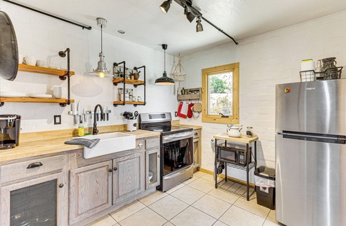 Twentynine Palms Cottage | 5 Mi to Joshua Tree National Park: Desert Oasis!