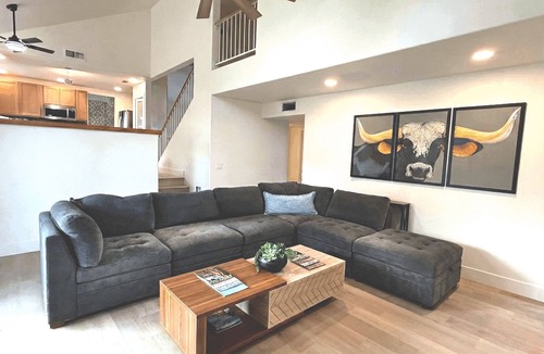 Glendale House | 5-Min Walk to Stadium 3 KINGS 3 FULL Baths 4 Bdrms