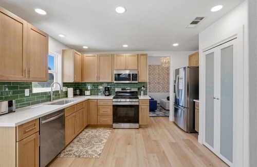 Glendale House | 5-Min Walk to Stadium 3 KINGS 3 FULL Baths 4 Bdrms