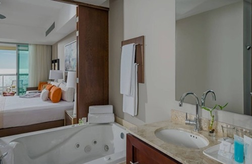 Villa Juarez Resort | 5 star resort in amazing Cancun with Cirque du Soleil show & Jungala water park