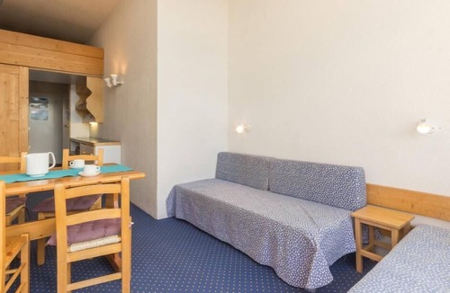 Arc-1800 Apartment | 50m from resort center, 11st floor, view ski slopes, balcony, tv, 24m², Les Arcs
