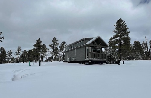 Williams Ski Chalet | 5B Cozy chalet in Beautiful Williams with AC, Wi-Fi, Forest View And Patio.