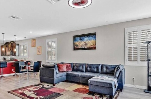 Henderson House | 5Bdrm Prime Location Oasis