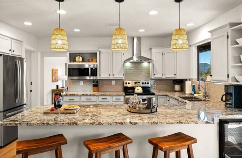 West Sedona House | 5BR/Heated Pool/Hot Tub/Fire Pit/View/Yoga/Pets OK