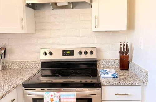 Tucson House | 5BR Home near UofA & TMC , Sleeps 10.
