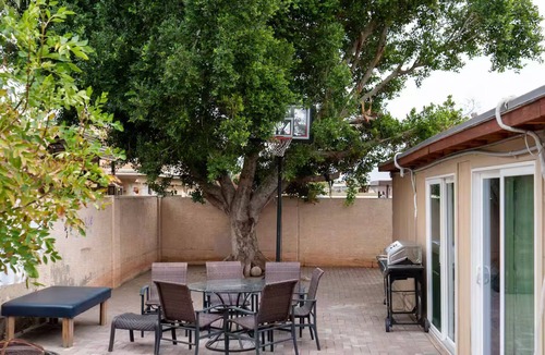 Maryvale House | 5BR Home w/Private Theater Room , Perfect for Groups
