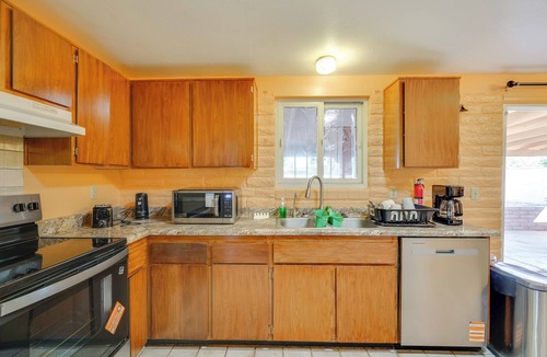 Groves Lincoln Park House | 7 Mi to Saguaro Nat'l Park: Tucson Home w/Yard