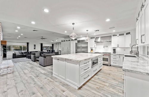 Corvalian Estates House | 7BR Luxury Retreat , Cedar Sauna, Heated Pool, Spa & Gym