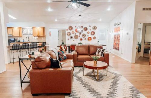 Cottonwood-Verde Village House | 8BR 5BA, sleeps 20, 15 min to Sedona, walk to trails!