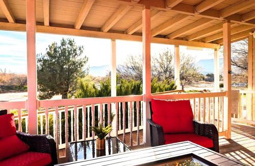 Cottonwood-Verde Village House | 8BR 5BA, sleeps 20, 15 min to Sedona, walk to trails!