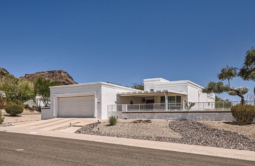Hillcrest IX House | A Modern Mountain Home - minutes walk to Mtn Reserve & Golf Course