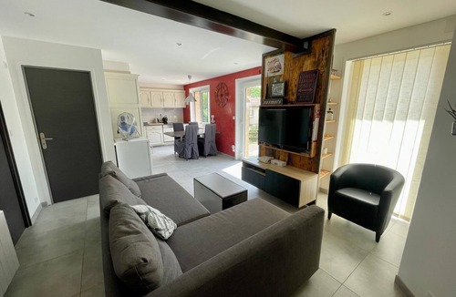 Montjuzet Apartment | Accommodation with pool and view