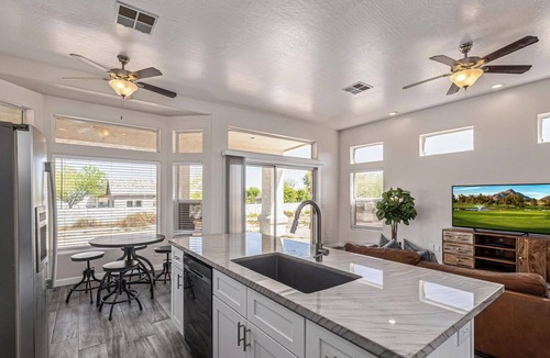 San Tan Valley House | Acre In Town Retreat, 2 mins From Horseshoe Park!