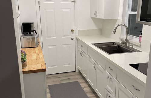 Downtown Phoenix Cottage | Adorable one bedroom guest house with parking G