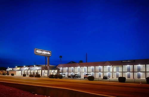 Downtown Tucson Hotel | Affordable Getaway! Free Parking, Outdoor Pool, Minutes to Tucson Museum of Art