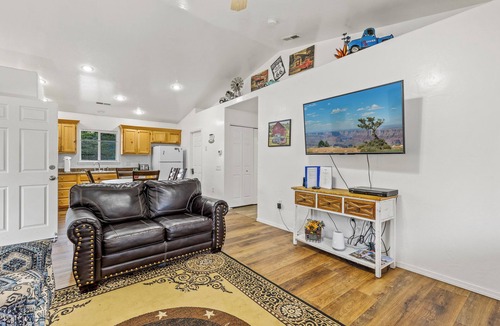 Williams House | Affordable Rates! The Grand Canyon getaway is a block from Downtown with A/C.