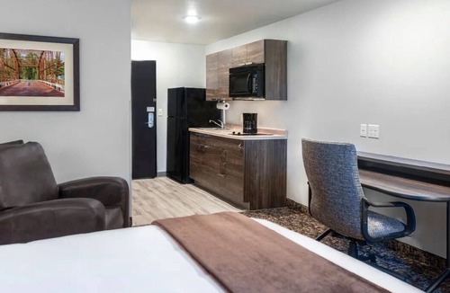Tucson Hotel | Affordable Room with Full Kitchen for Extended Stay Comfort, Pet-Friendly